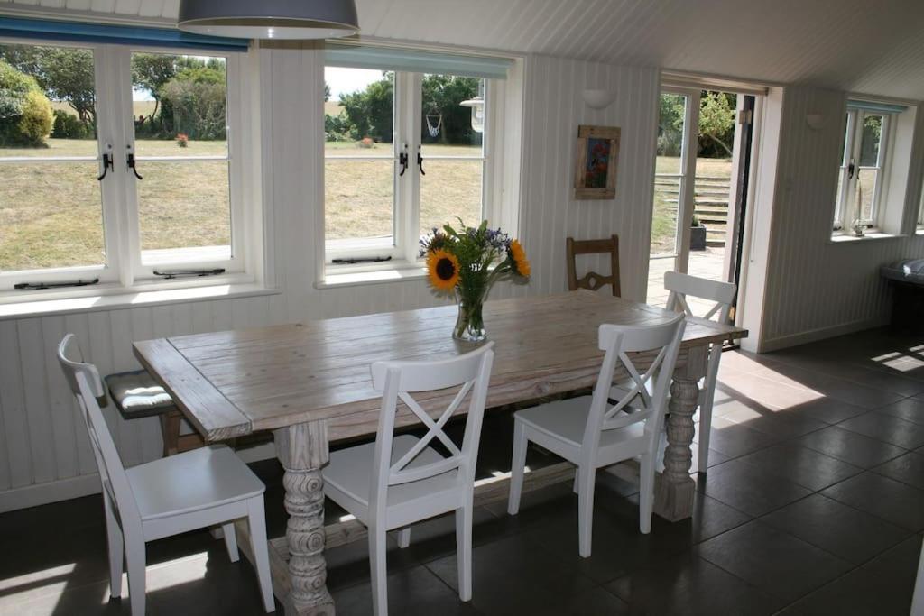Greystone Cottage - Sea Views, Short Stroll To A Beautiful Sandy Beach Brook  エクステリア 写真